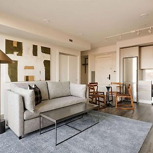 One-Bedroom Deluxe Queen Apartment Non-Smoking